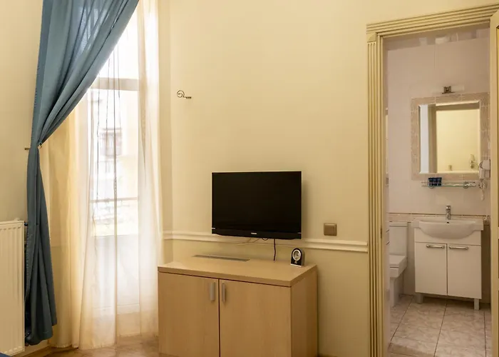 Metro Hotel Apartments
