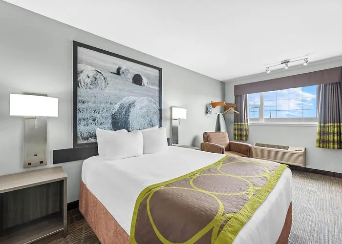 Super 8 By Wyndham Saskatoon Near Saskatoon Airport