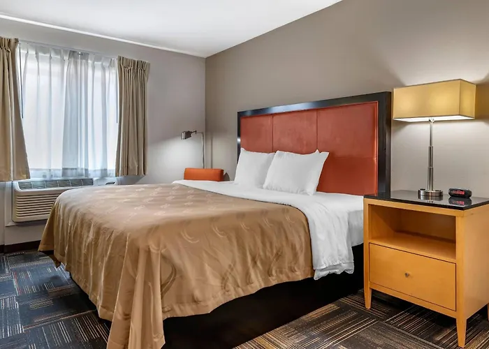 Quality Inn & Suites Evansville Downtown