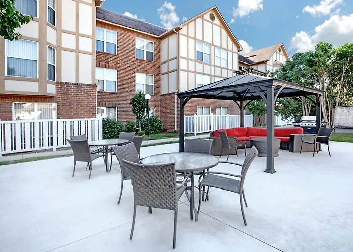 Birch Hill Suites Detroit-Warren