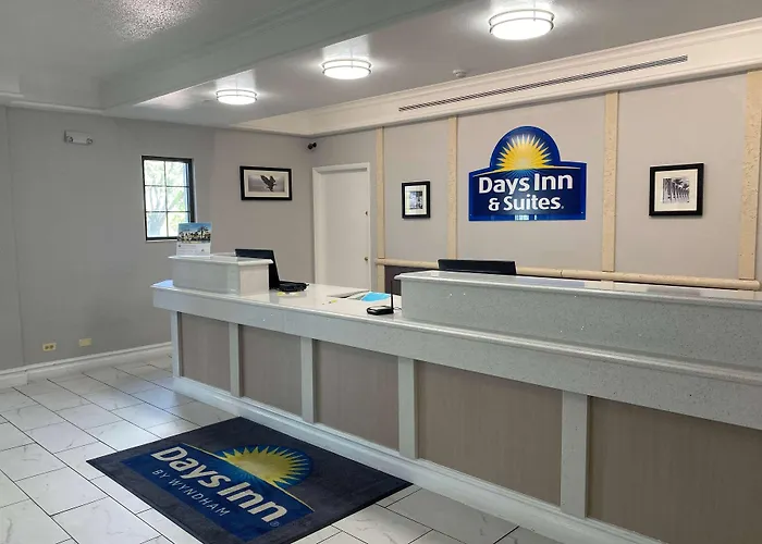 Days Inn & Suites By Wyndham Arlington Heights