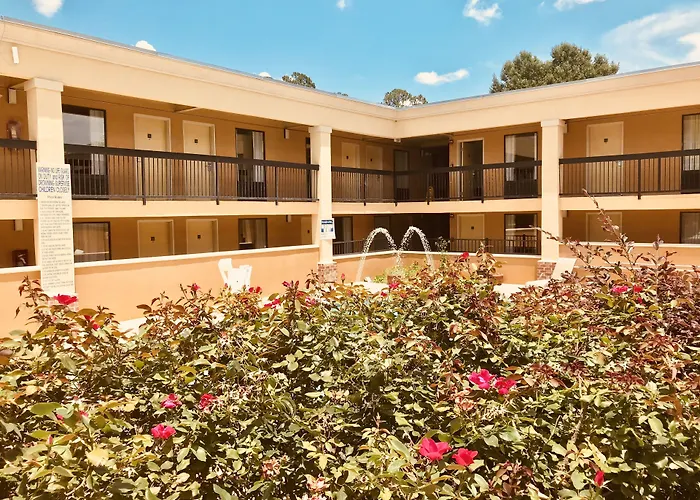 Quality Inn & Suites Conference Center Statesboro Historic District