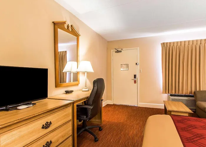 Econo Lodge Inn & Suites Huntsville University Area