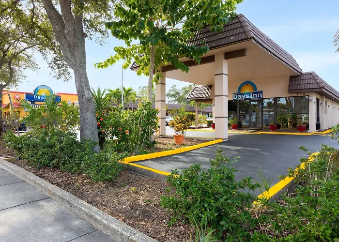 Days Inn By Wyndham St. Petersburg Central