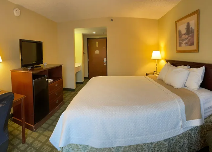Days Inn & Suites By Wyndham Sutton Flatwoods