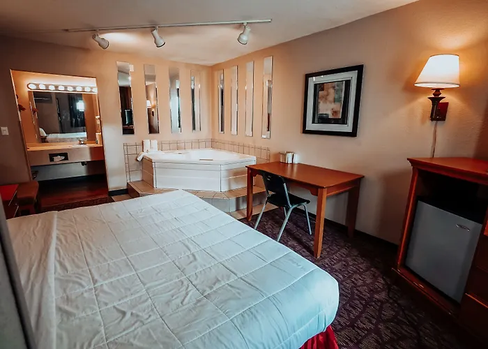 Lamplighter Inn And Suites - North
