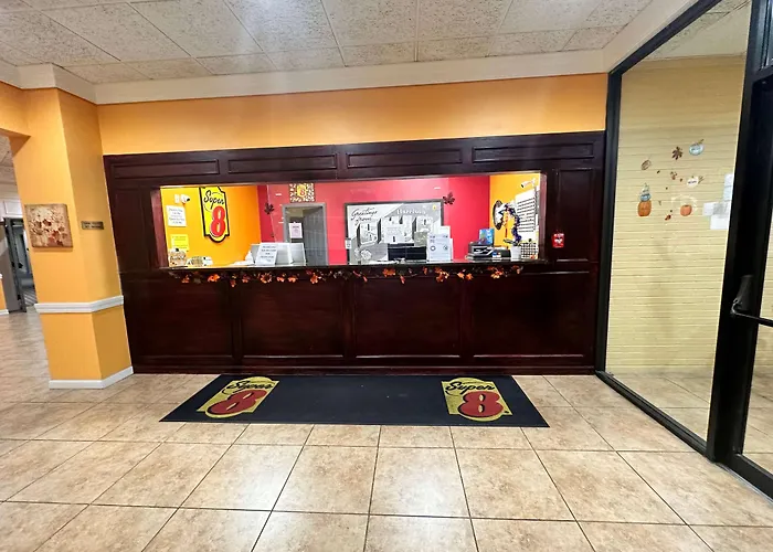 Super 8 By Wyndham Harrison Oh