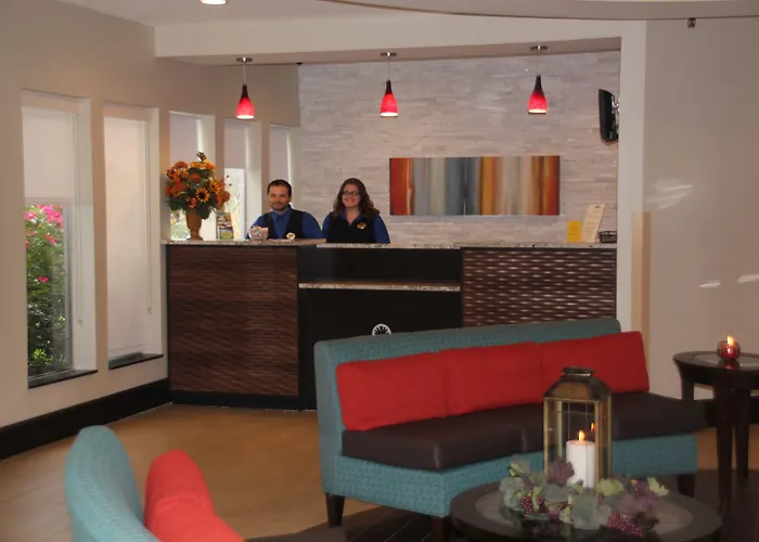 Club Hotel Nashville Inn & Suites