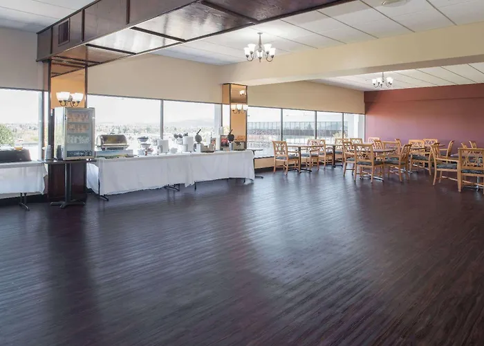 Ramada By Wyndham Downtown Spokane