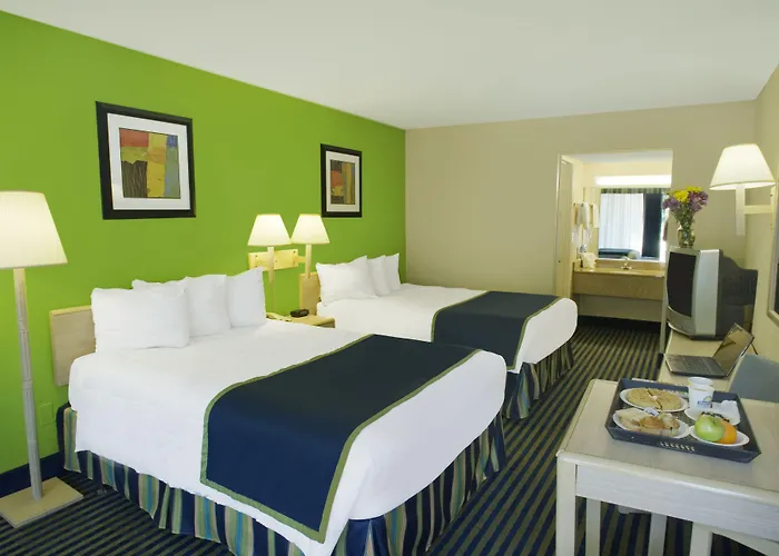 Days Inn By Wyndham Richmond Hill/Savannah
