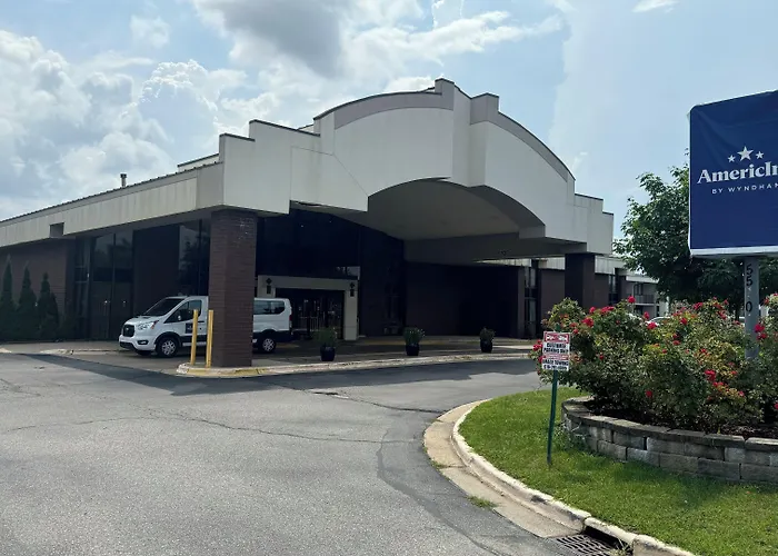 Americinn By Wyndham Grand Rapids Airport North