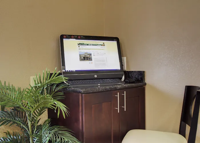 Quality Inn & Suites Des Moines Airport