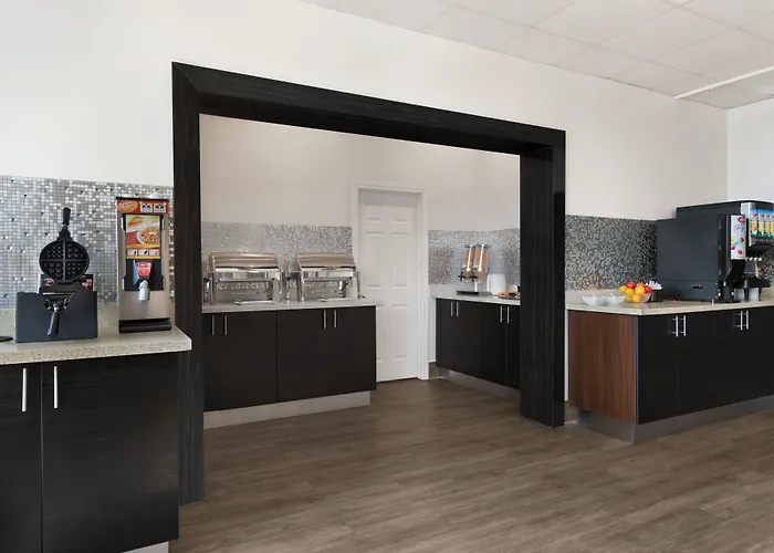 Ramada By Wyndham Belleville Harbourview Conference Center