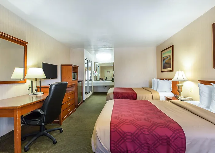 Econo Lodge Inn & Suites Riverside - Corona