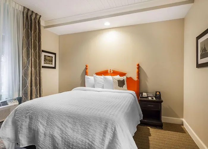 The Aurora Inn Hotel And Event Center