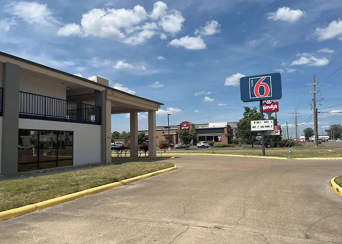 Motel 6 Cleveland, Ms - Delta State University
