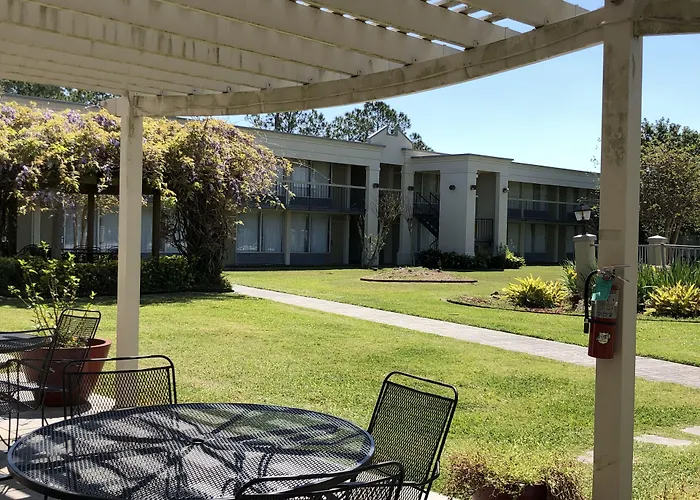 Iberia House & Suites