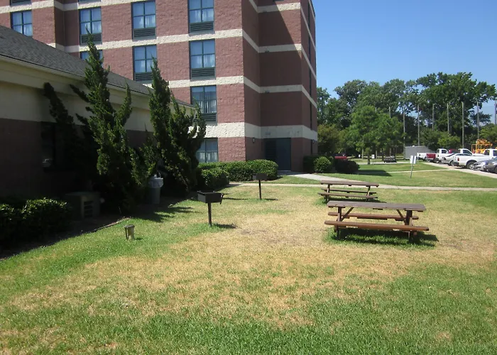 Quality Suites Lake Wright - Norfolk Airport
