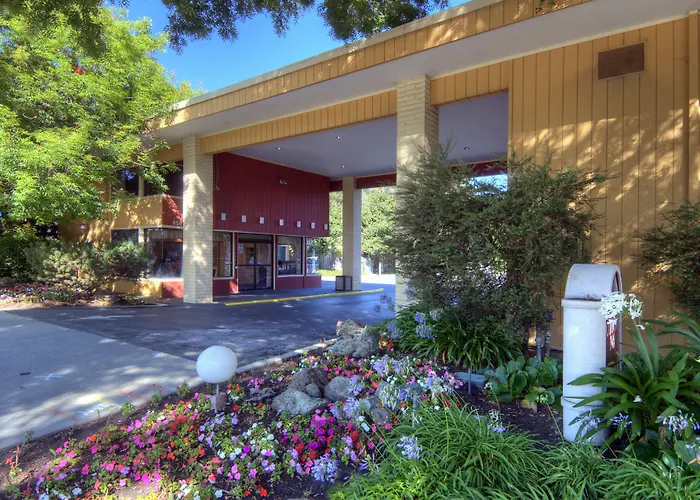 Days Inn & Suites By Wyndham Mountain View