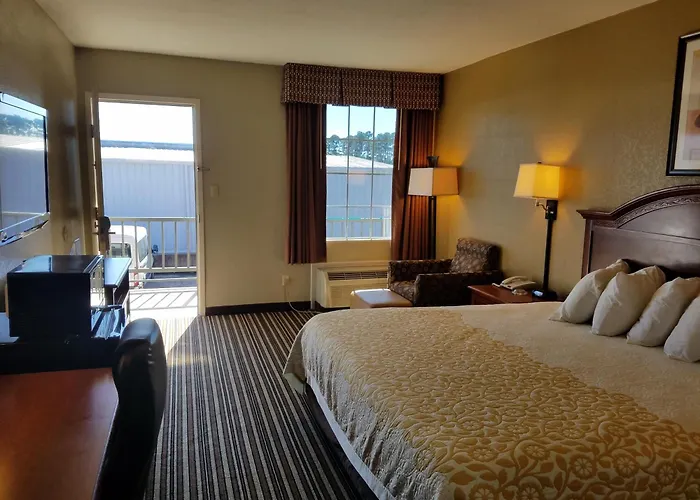 Days Inn By Wyndham Leesville