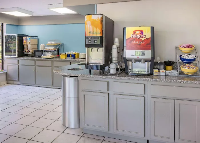 Days Inn By Wyndham Spartanburg Waccamaw
