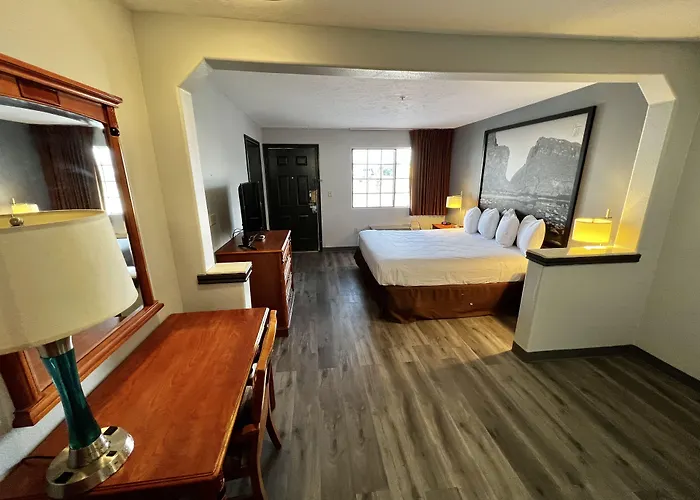 Super 8 By Wyndham Sealy