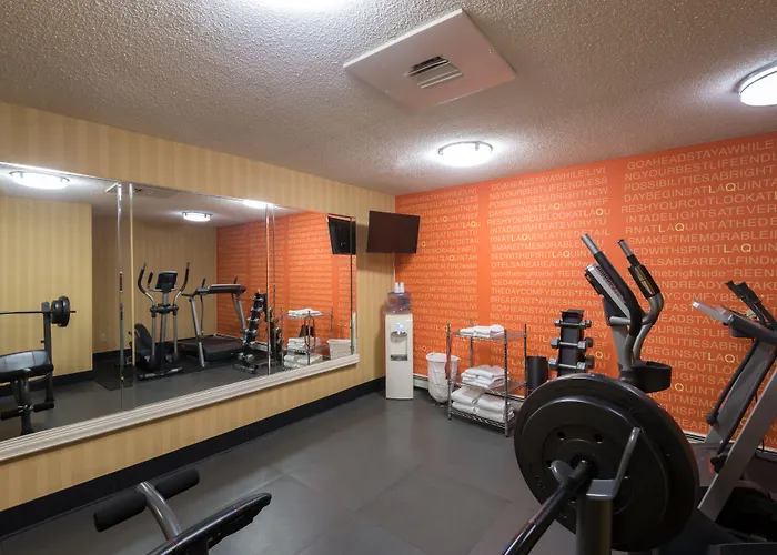 Williamsville Cheap Hotels