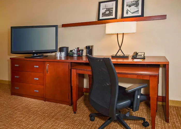 Courtyard By Marriott Raleigh Midtown