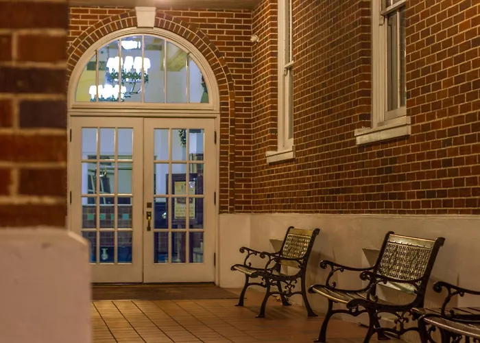 Hassayampa Inn