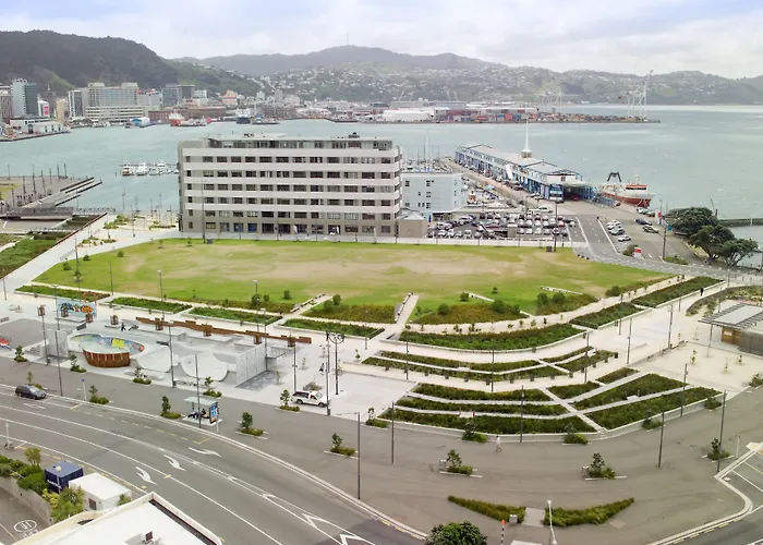 Bay Plaza Hotel