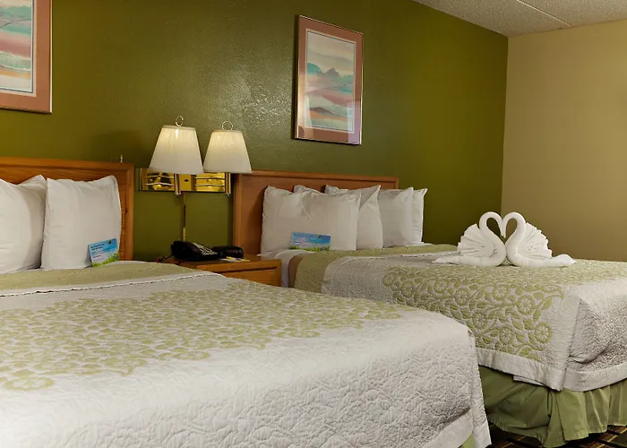 Days Inn By Wyndham Park City Kansas