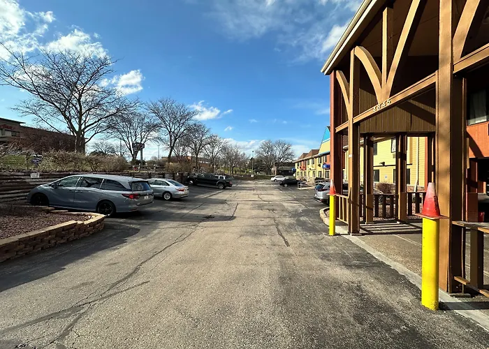 Rodeway Inn & Suites Madison East