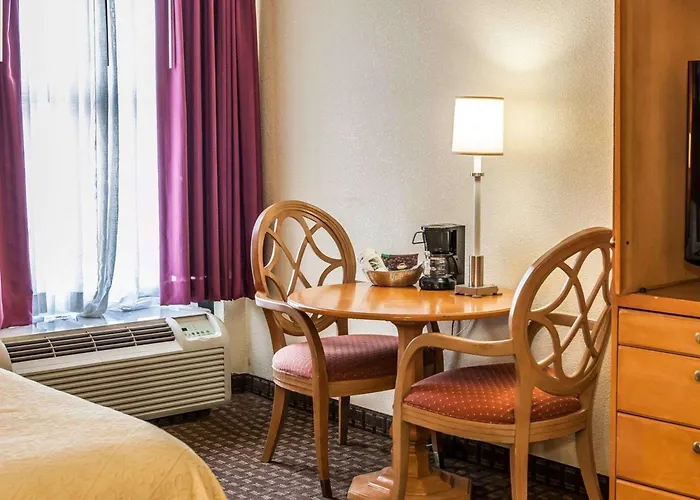 Quality Inn & Suites Shelbyville I-74