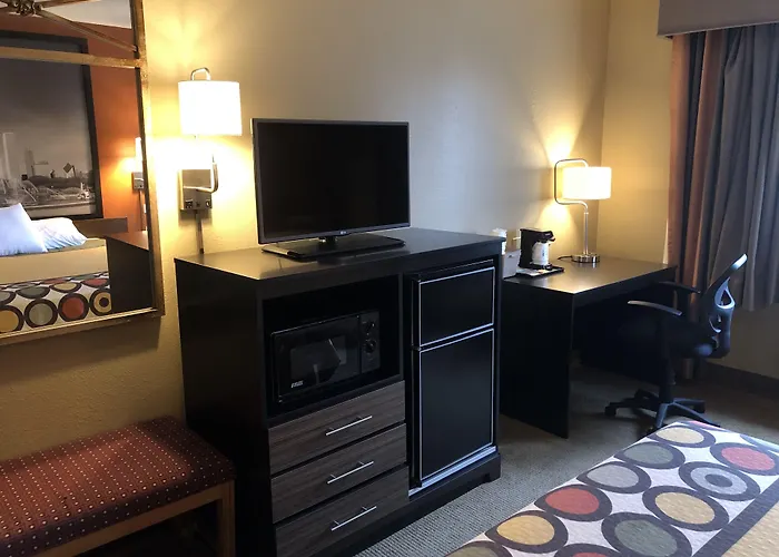 Super 8 By Wyndham Crystal Lake