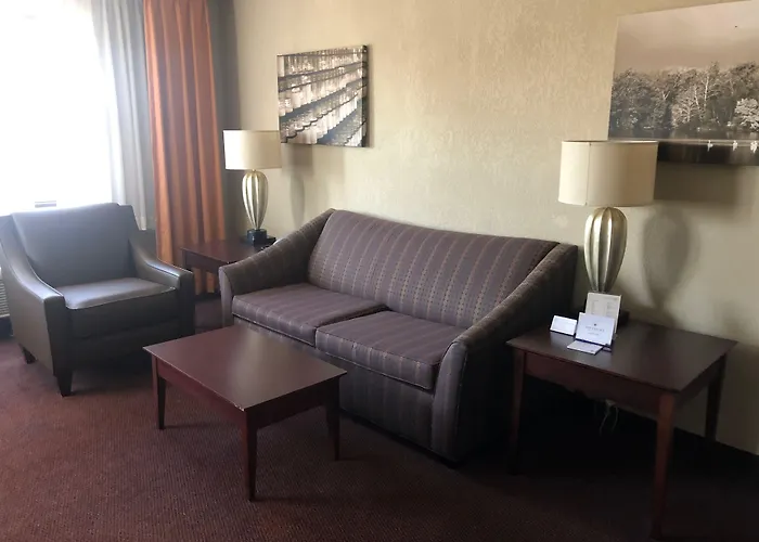 Ivy Court Inn And Suites