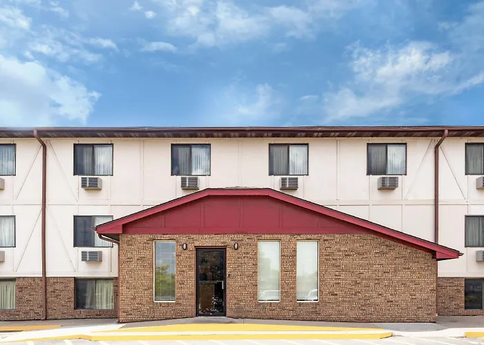 Super 8 By Wyndham Clinton