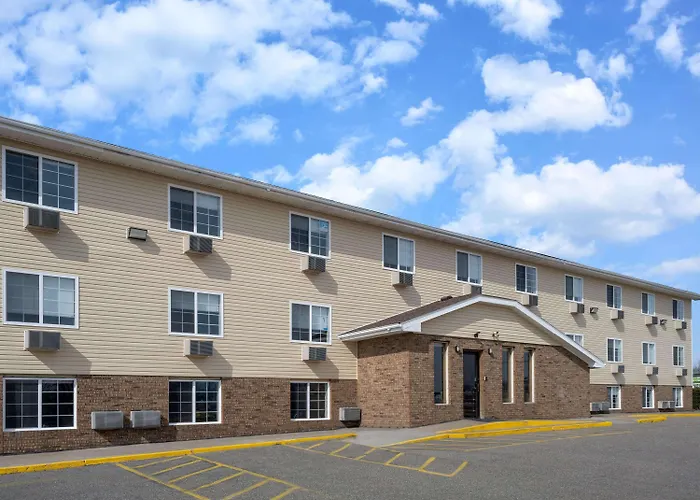 Super 8 By Wyndham Clinton