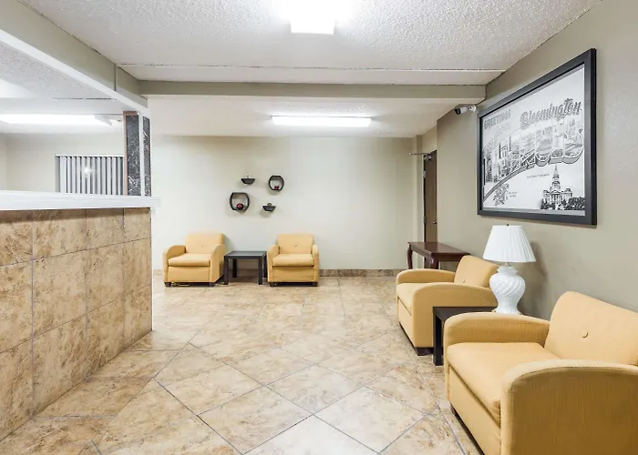 Super 8 By Wyndham Bloomington Normal