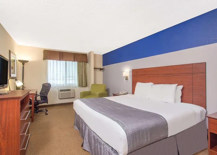 Baymont By Wyndham Dubuque