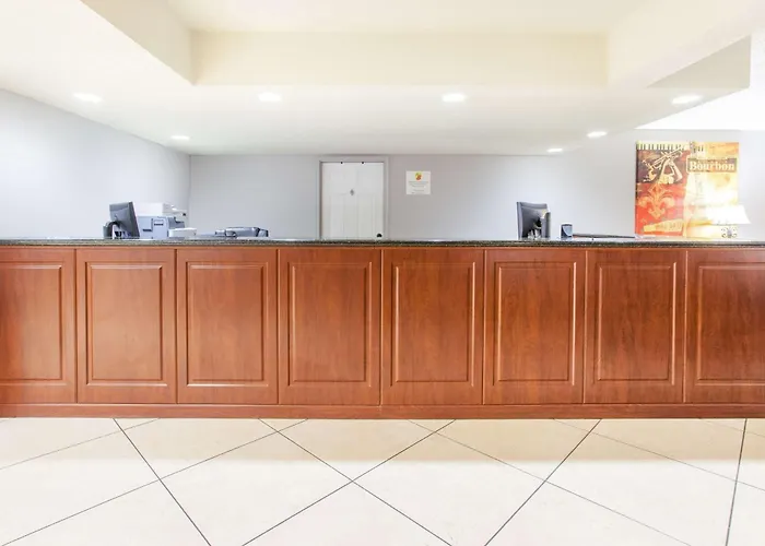 Super 8 By Wyndham West Monroe