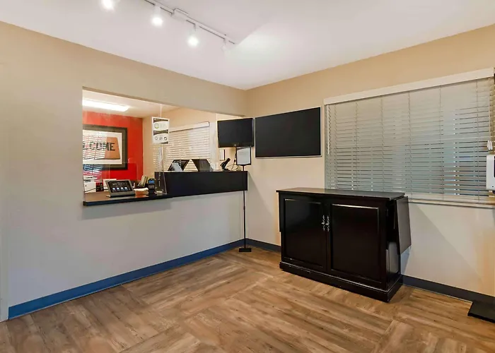 Extended Stay America Select Suites - Roanoke - Airport