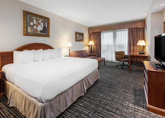 Hotel Topeka At City Center