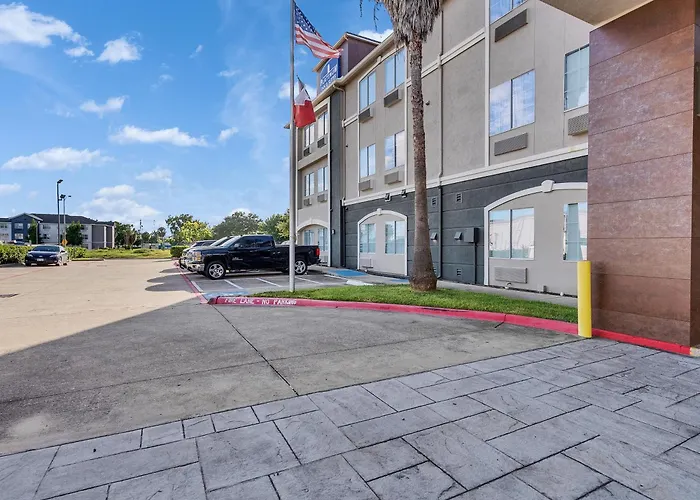Platinum Inn & Suites Webster