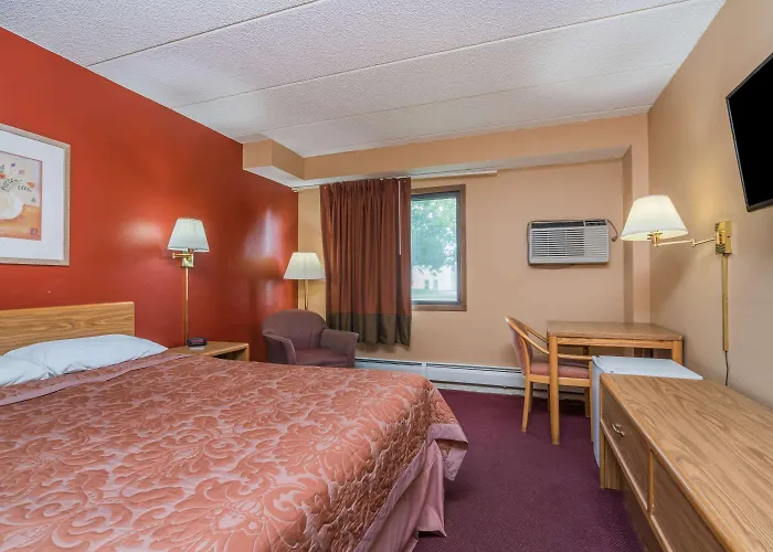 Super 8 By Wyndham Brooklyn Center/Mpls