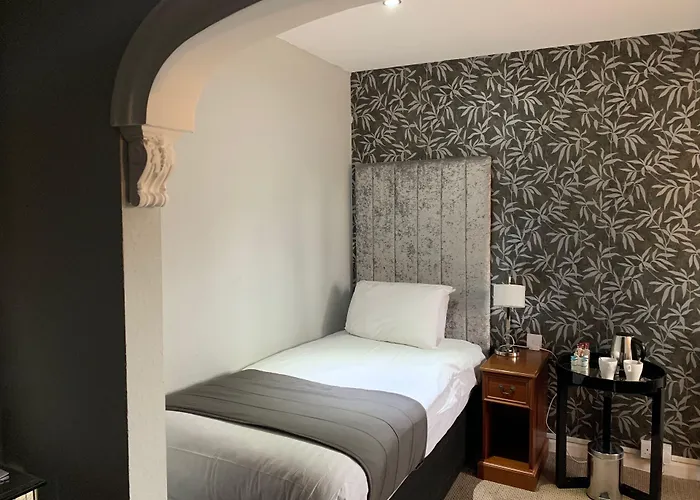 Barons Court Hotel Walsall