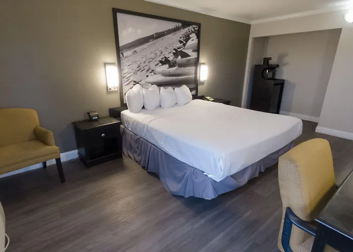 Super 8 By Wyndham Santa Cruz Beach