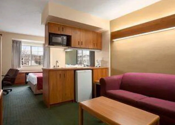 Days Inn & Suites By Wyndham Lafayette In