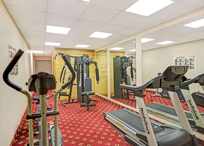 Days Inn & Suites By Wyndham Louisville Sw