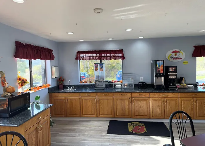 Super 8 By Wyndham Altoona