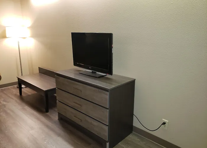 Super 8 By Wyndham Milwaukee Airport